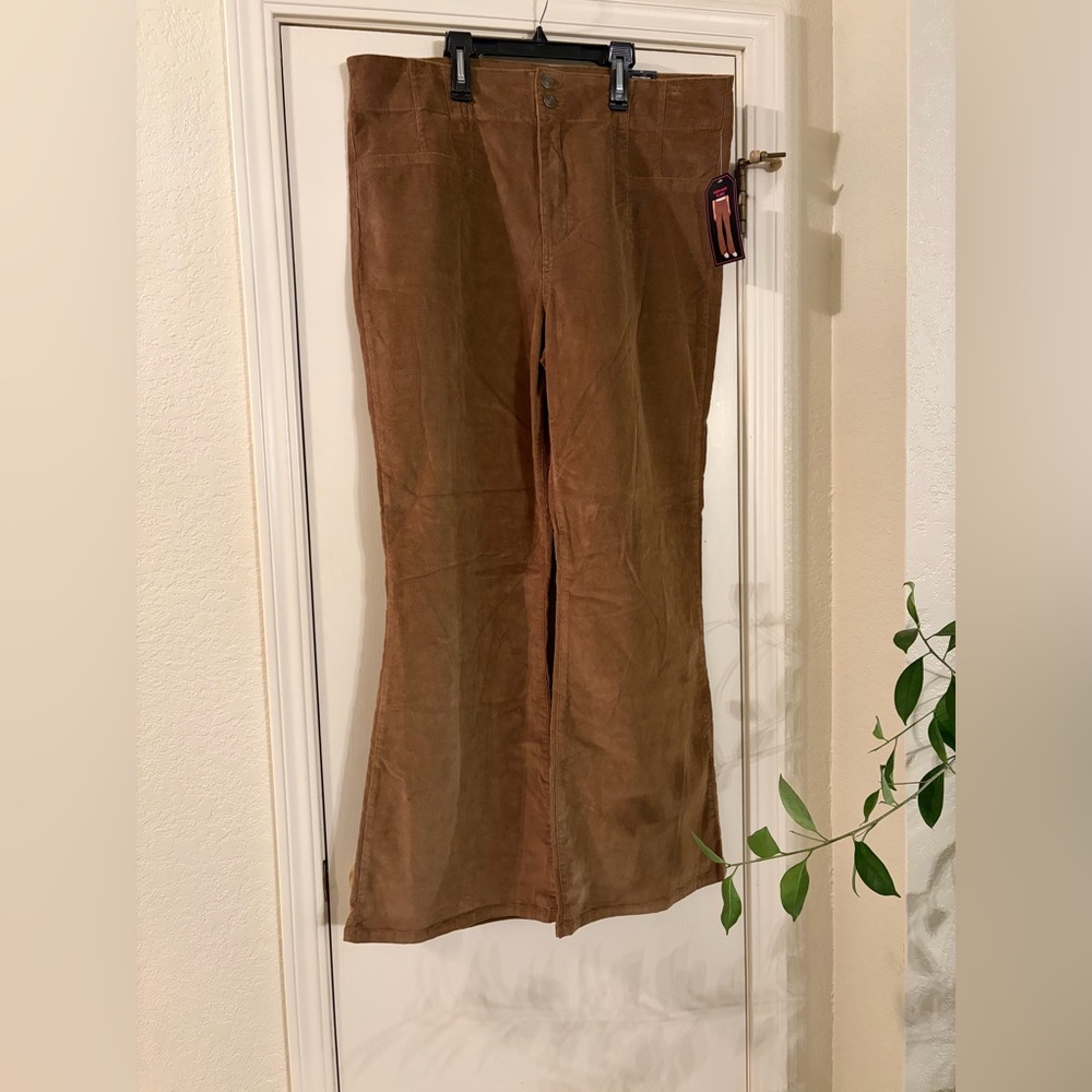 No Boundaries Brown Flare High-Rise Pants